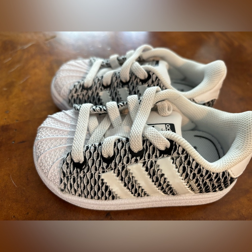 Adidas Superstar Color Shift with elastic laces. Size Baby 4.